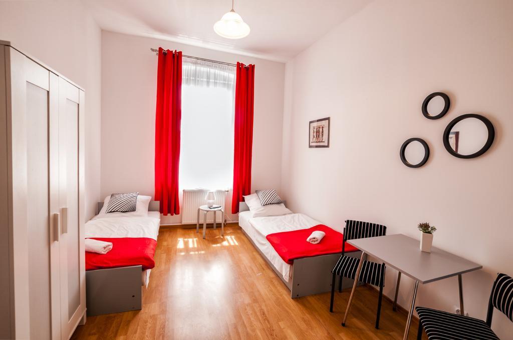 Lew Hostel Иновроцлав Экстерьер фото